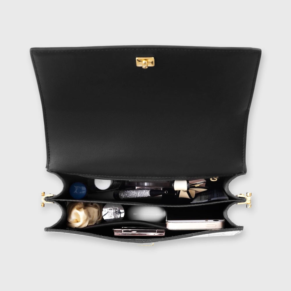 Claudia | Borsa
