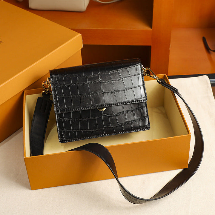 Claudia | Borsa