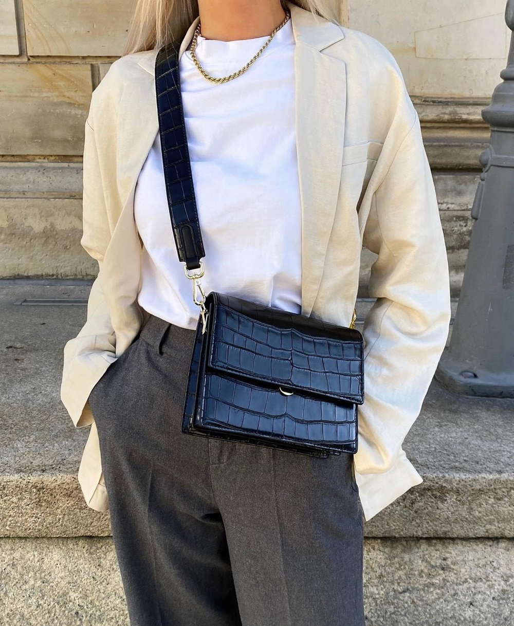 Claudia | Borsa